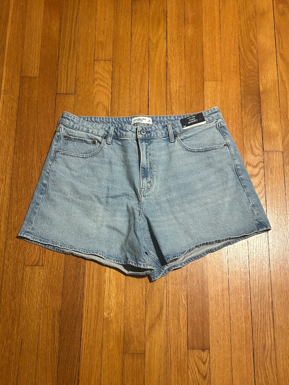 NWT Abercrombie & Fitch Curve Love High-Rise Dad Short Women’s 34
